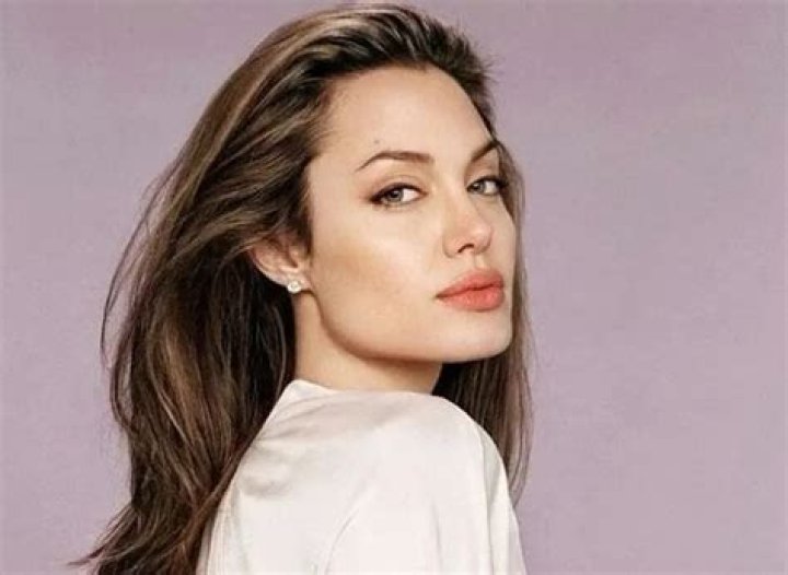 Biodata Angelina Jolie Agama, dan Instagram Terbarunya yang Mengusung