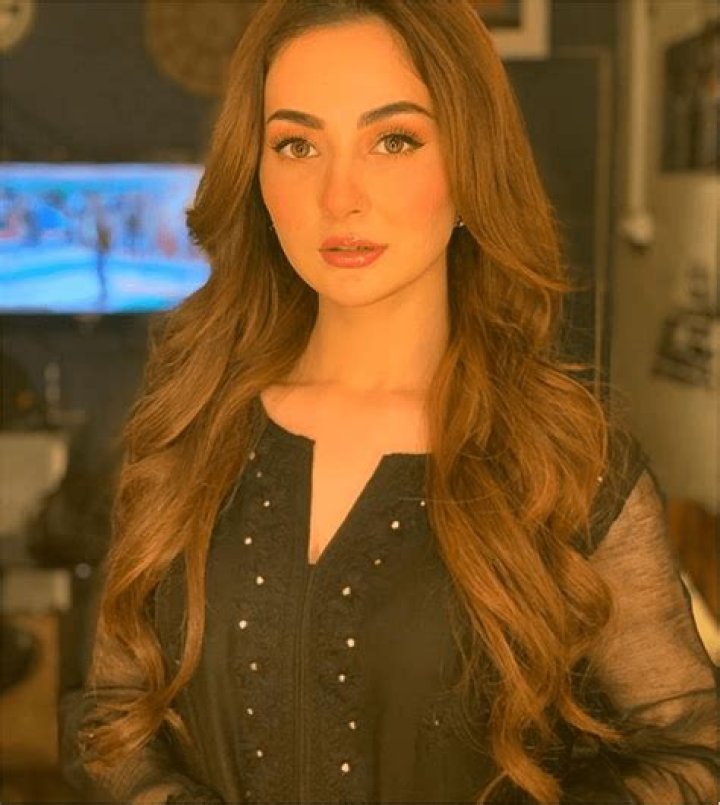 Biography of Hania Amir Age, Personal Details, and Career! Fashion