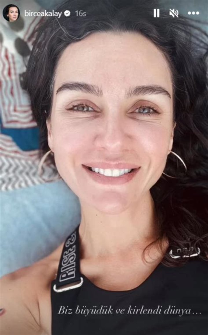 Birce Akalay ve İbrahim &Ccedil;elikkol'dan sahil paylaşımı! Magazin Haberleri