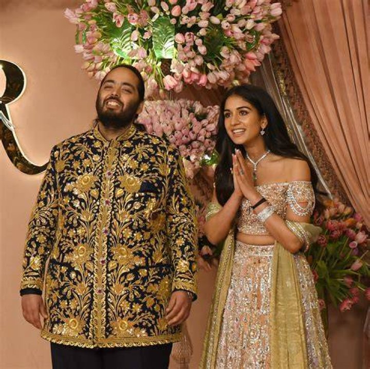 Birce Akalay&her weddings pic with murat &uuml;nalmis Sarp levendogl&uuml; بيرجي