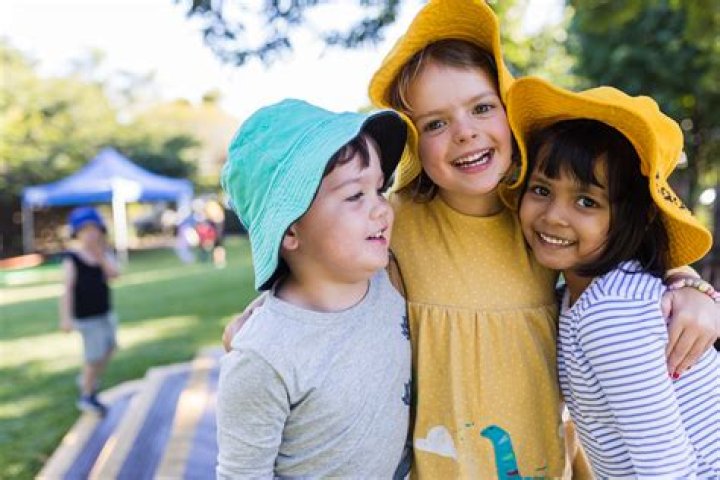 Bj&ouml;rn Children Meet Leo and Robin ABTC