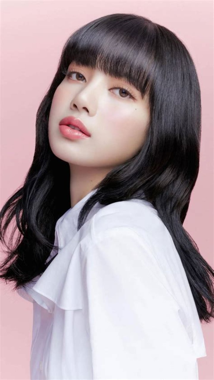 BLACKPINK Lisa's Mother Goes Viral For This Reason Hype MY