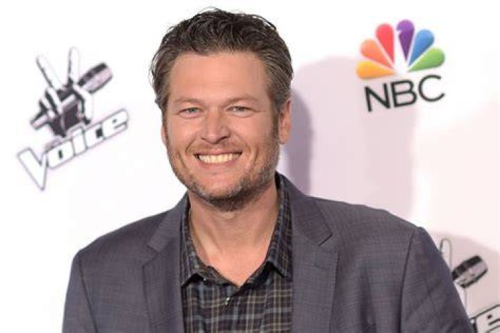 Blake Shelton Channels Inner Rapper With 'Can't Touch This'