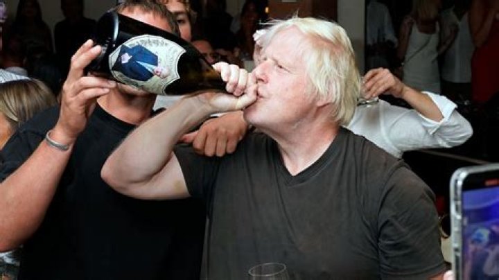 boris johnson drinking boba tea, bubble tea, selfie Stable Diffusion