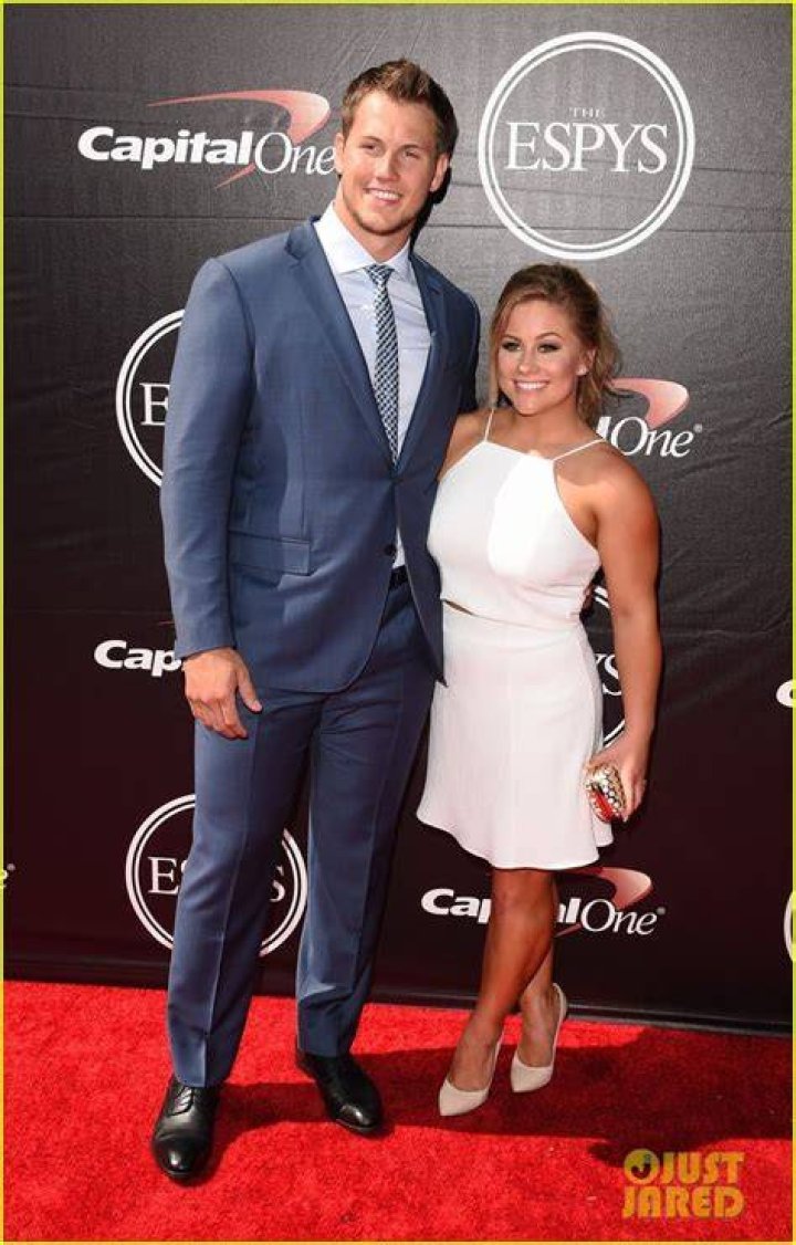 Brady Quinn Wife Meet Alicia Sacramone TRAN HUNG DAO School