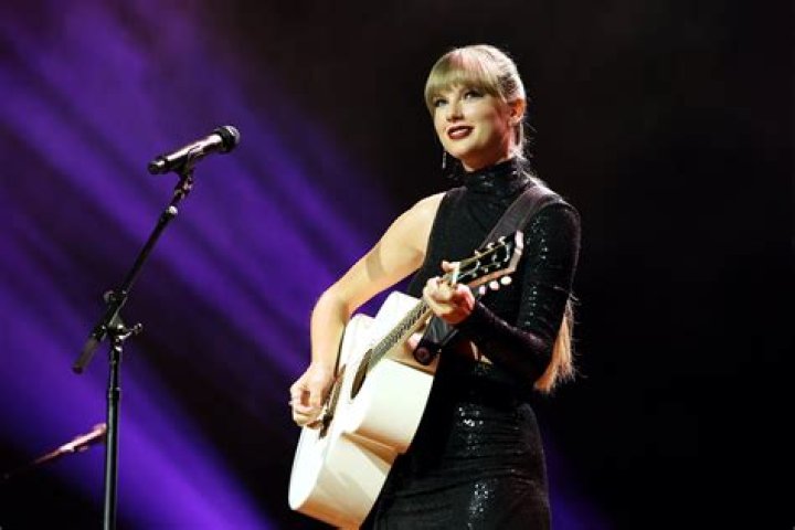 BREAKING Taylor Swift Will Be At ChiefsJets Game On Sunday Night At