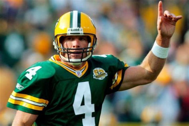 Brett Favre says family asked about NFL return with Andrew Luck