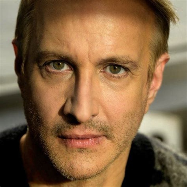 Bronson Pinchot (BronsonAP) Twitter