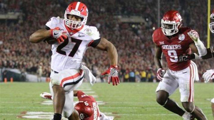 Browns rookie Nick Chubb donates helmets to Cedartown High Columbus