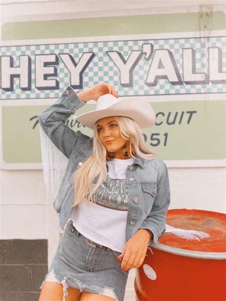 BUCKLE BUNNY TEE Travelin' Babe Cave