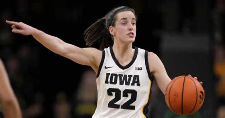 Caitlin Clark declares for the 2024 WNBA draft