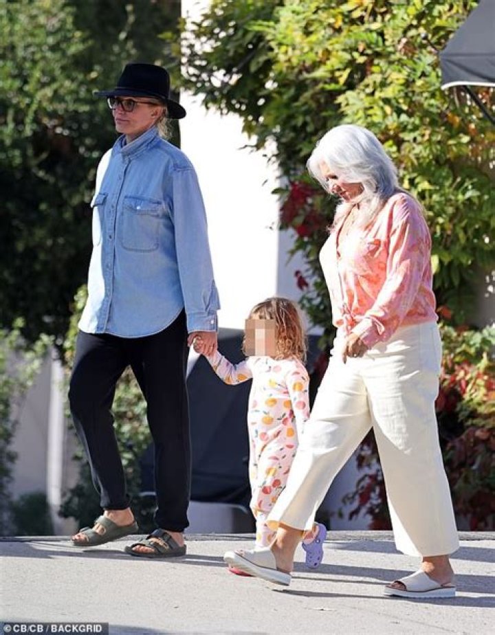 Cameron Diaz enjoys a rare family outing with mom Billie Early