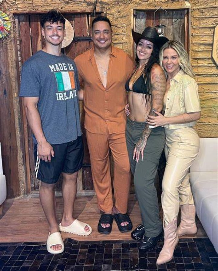 Camilly Victoria, filha de Carla Perez e Xanddy, &eacute; elogiada por beleza