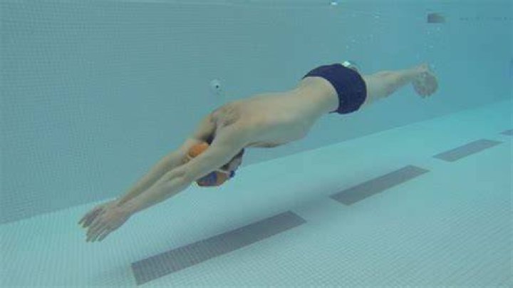 Can You Swim Underwater in Tears of the Kingdom? Playbite