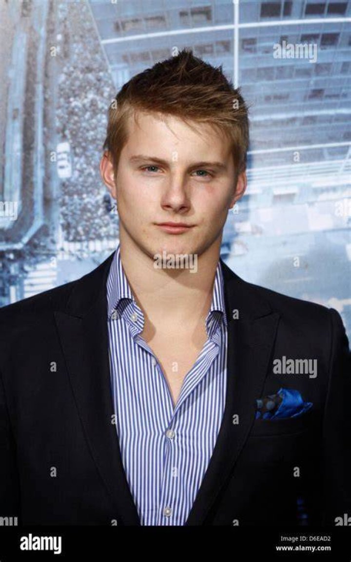 Canadian actor Alexander Ludwig (click photo for more pics) Male