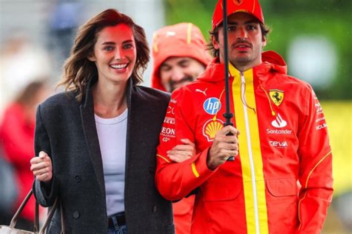 Carlos Sainz 2023 Girlfriend Everything To Know About Isabel Hernaez