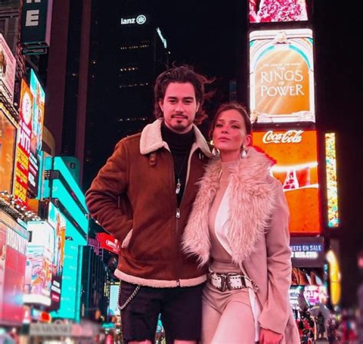 Carolina Miranda Husband Is She Married?