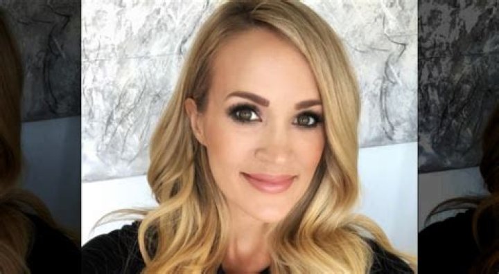 Carrie Underwood Shares Rare Photo Of Her Big Sisters