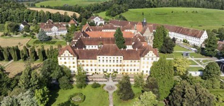 CCTVAufnahmen zeigen, wie der ehemalige kasachische Minister Kuandyk