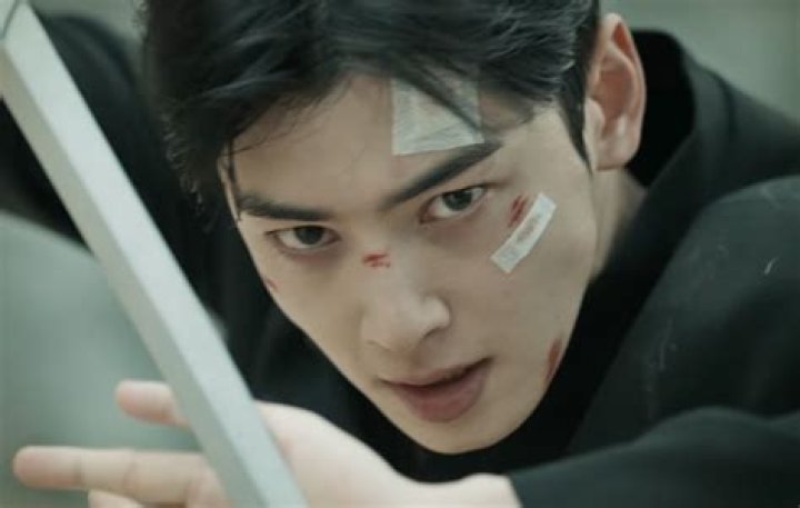 Cha Eun Woo, IU, Suzy nỗ lực tho&aacute;t m&aacute;c b&igrave;nh hoa di động
