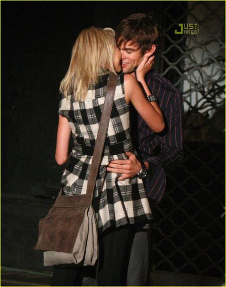 Chace Crawford Kissing Who??? Photo 1417411 Photos Just Jared