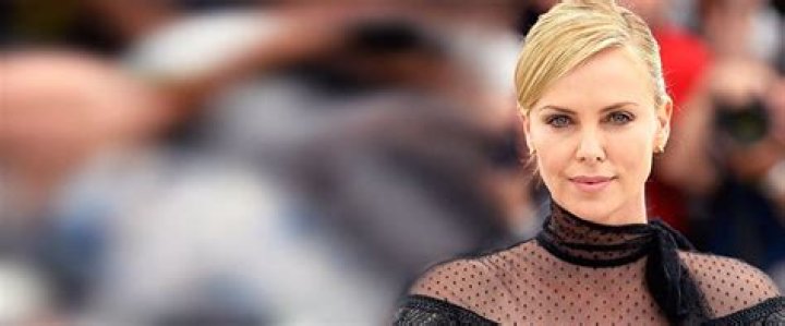 Charlize Theron a 45 ans D&eacute;couvrez tous les hommes dont elle est