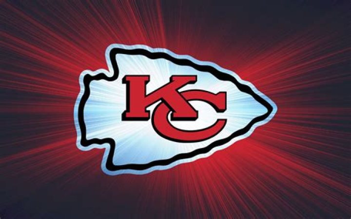 Chiefs' Travis Kelce Shaves Beard, Responds to Twitter Reaction with