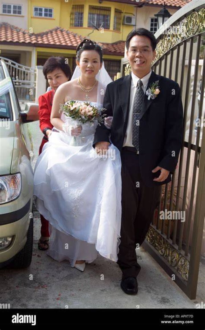 Chinese asian bride groom malaysia hires stock photography and images