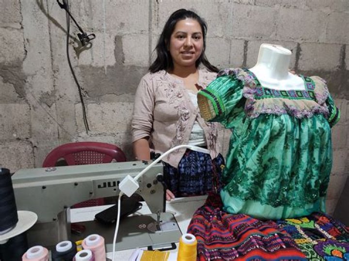 Chisparural Norma Elvira hila su sue&ntilde;o con cada puntada