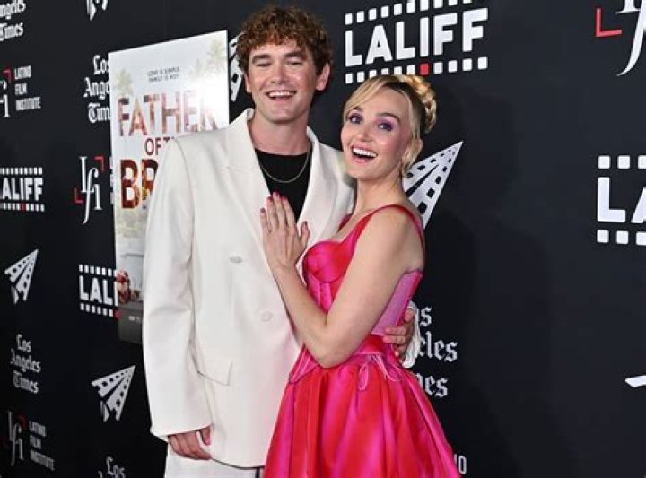 Chloe Fineman Dating The SNL Star's Personal Life OtakuKart