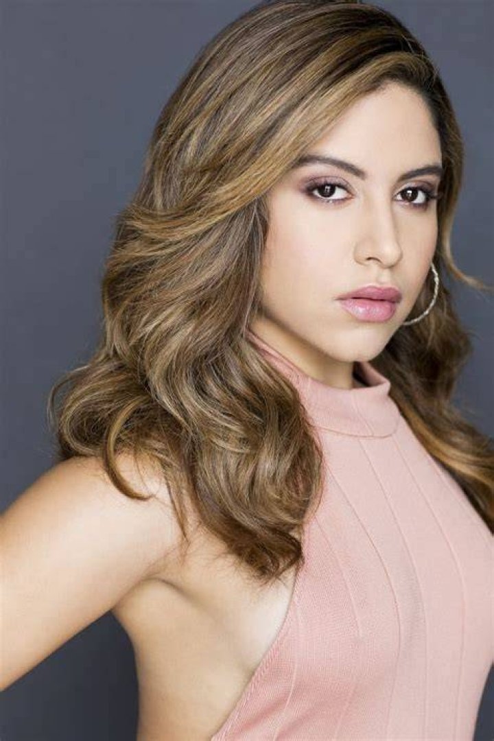 Cinthya Carmona biografia