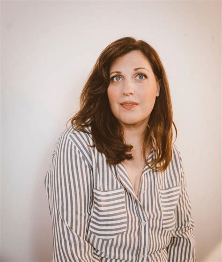 Classify American actress Allison Tolman