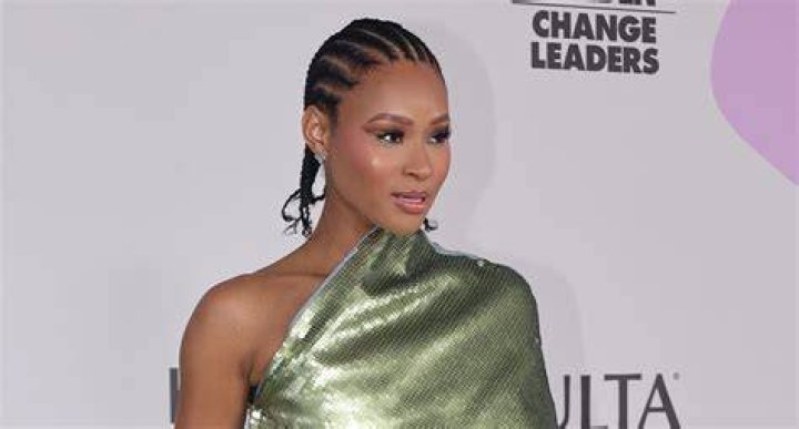 Comedian Pretty Vee Rocks Braids To BET Hip Hop Awards Black