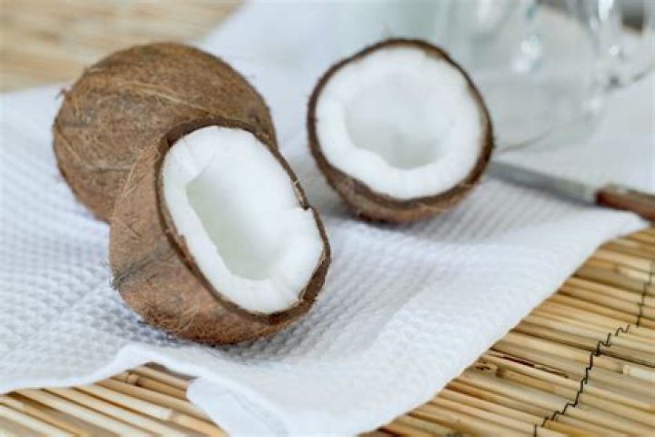 Como abrir un coco de forma f&aacute;cil y sacando toda su carne YouTube