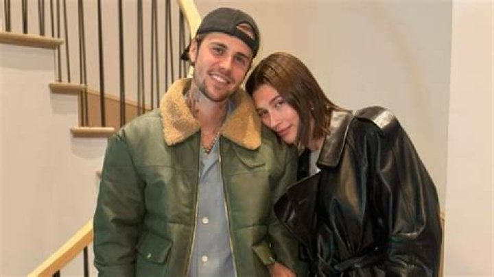 Copa do Mundo Hailey Bieber comemora vit&oacute;ria da Sele&ccedil;&atilde;o Brasileira