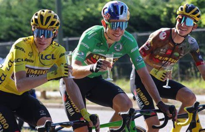 Cyclist Gino M&auml;der Dies After Crash in Tour de Suisse The New York Times