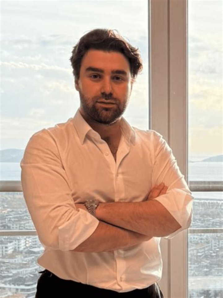 CZN Burak (Burak &Ouml;zdemir) Biography, Height & Life Story Super