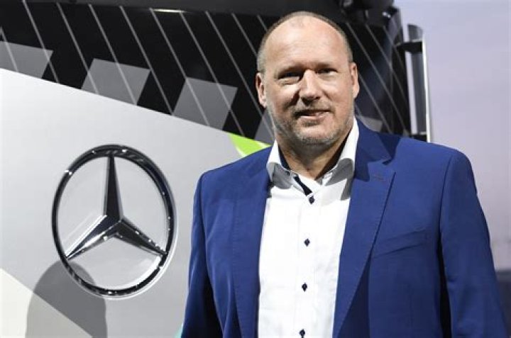 Daimler Truck Says CFO Jochen Goetz Dies in &lsquo;Tragic Incident&rsquo; Bloomberg