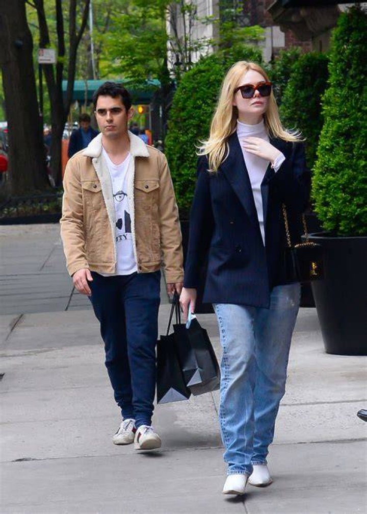 Dakota Fanning coordinates with boyfriend Jamie Strachan Daily Mail