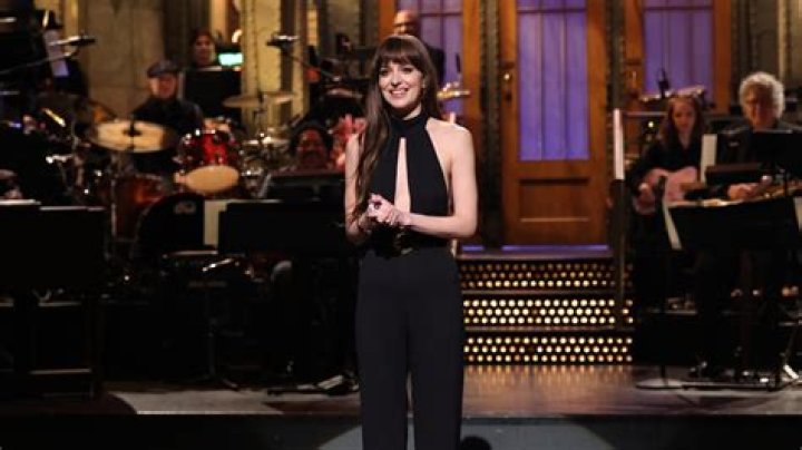 Dakota Johnson hilariously addresses the Stanley cup craze on &lsquo;SNL&rsquo; in