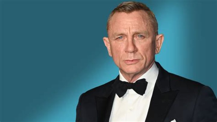 Daniel Craig's Net Worth Reveals Whether He Earns More For 'Knives Out