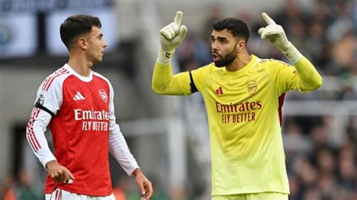 David Raya &lsquo;confused&rsquo; Arsenal teammate v Sevilla with weird action