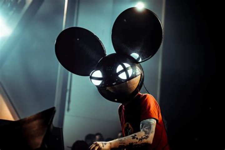 deadmau5&prime; ExWife Kelly Fedoni Shows Off New Fianc&eacute; Sully Erna and