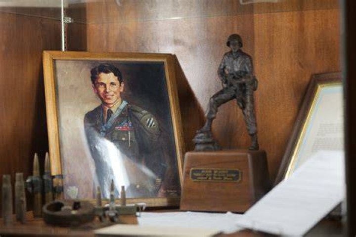 Decorated war hero & famous film star, Audie Murphy, married Pamela