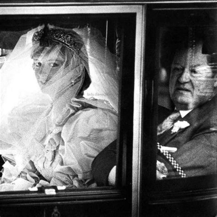 Diana with her father, Earl Spencer. Princess Diana Pinterest