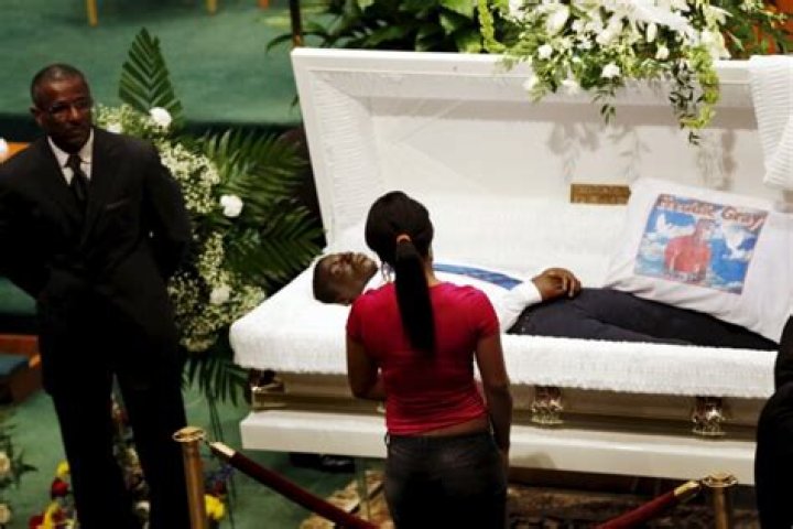 Did Barry White have a funeral?
