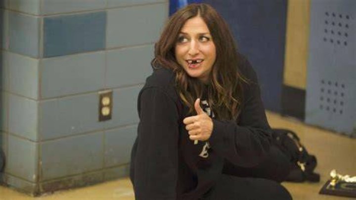 Did Chelsea Peretti lose her teeth? Service