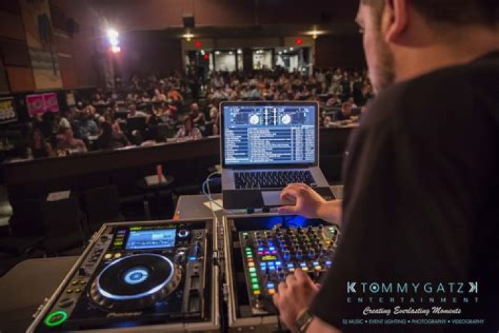DJ Tommy Gatz and Intern John of The Kane Show Continue the Peer
