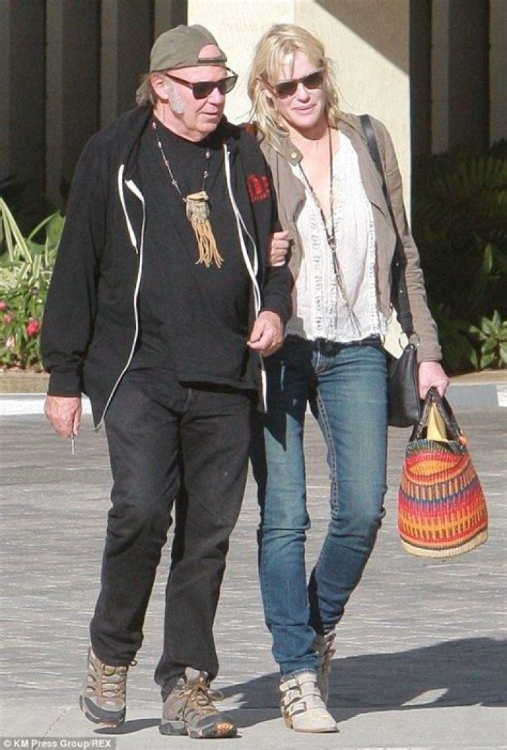 Does Daryl Hannah have children? YouTube