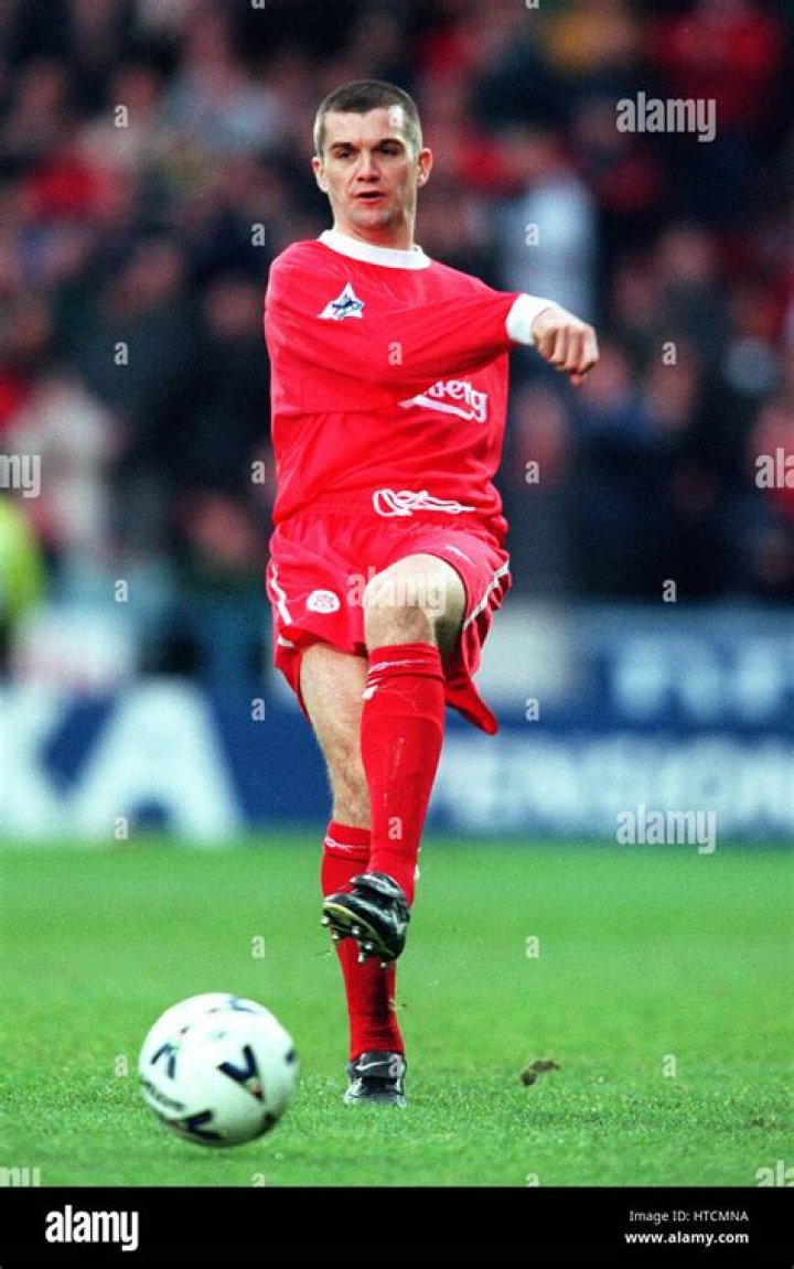 DOMINIC MATTEO LIVERPOOL FC 12 December 1999 Stock Photo Alamy